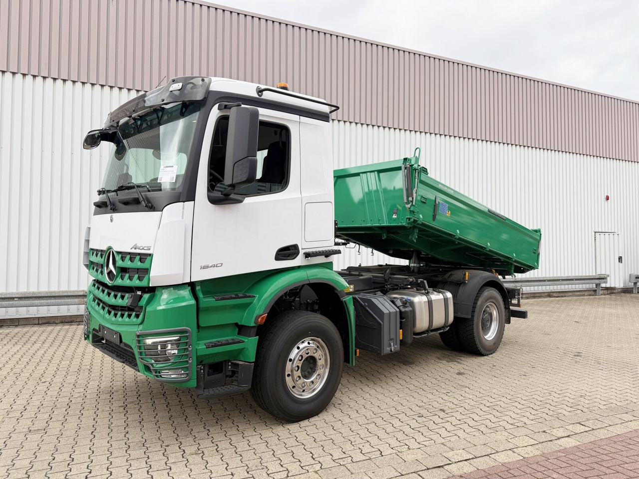Mercedes-Benz Arocs 1840 K 4x2 Arocs 1840 K 4x2, MultimediaCockpit, Alu-Bordwände, Platz für Kranmontage - Camión volquete: foto 1 Mercedes-Benz Arocs 1840 K 4x2 Arocs 1840 K 4x2, MultimediaCockpit, Alu-Bordwände, Platz für Kranmontage - Camión volquete: foto 1