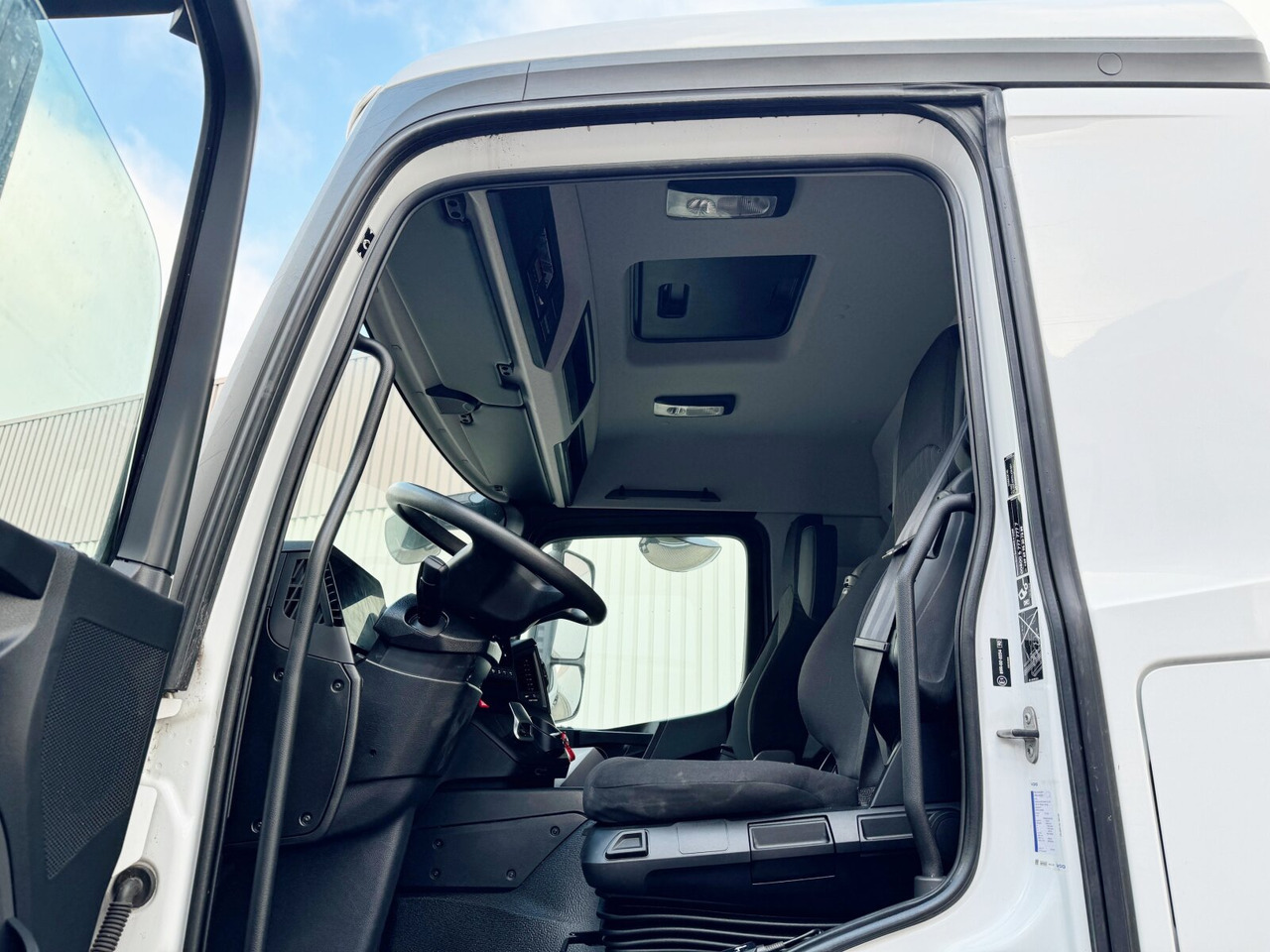 Mercedes-Benz Arocs 1840 L 4x2 Arocs 1840 L 4x2, Kran Palfinger PK12001L, Hochstand - Camión grúa: foto 2 Mercedes-Benz Arocs 1840 L 4x2 Arocs 1840 L 4x2, Kran Palfinger PK12001L, Hochstand - Camión grúa: foto 2