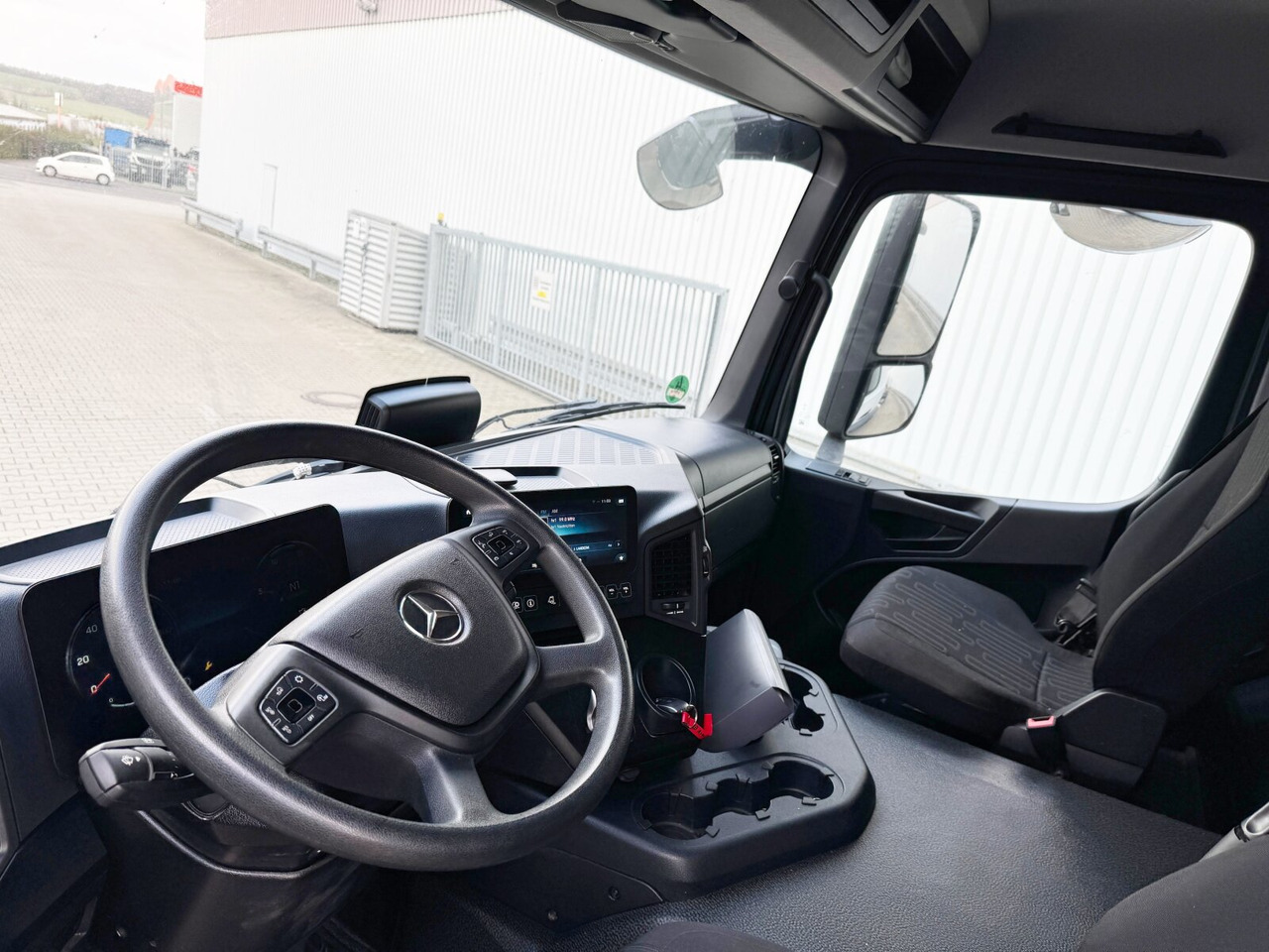 Mercedes-Benz Arocs 1840 L 4x2 Arocs 1840 L 4x2, Kran Palfinger PK12001L, Hochstand - Camión grúa: foto 3 Mercedes-Benz Arocs 1840 L 4x2 Arocs 1840 L 4x2, Kran Palfinger PK12001L, Hochstand - Camión grúa: foto 3