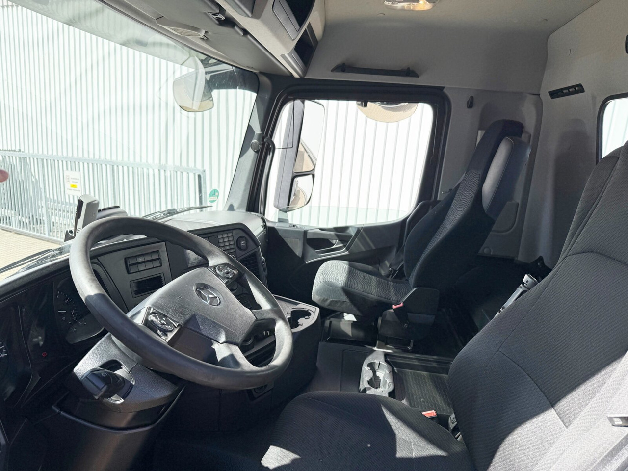 Mercedes-Benz Arocs 2643 LK 6x6 HAD Arocs 2643 LK 6x6 HAD, HydroDrive - Camión volquete: foto 4 Mercedes-Benz Arocs 2643 LK 6x6 HAD Arocs 2643 LK 6x6 HAD, HydroDrive - Camión volquete: foto 4