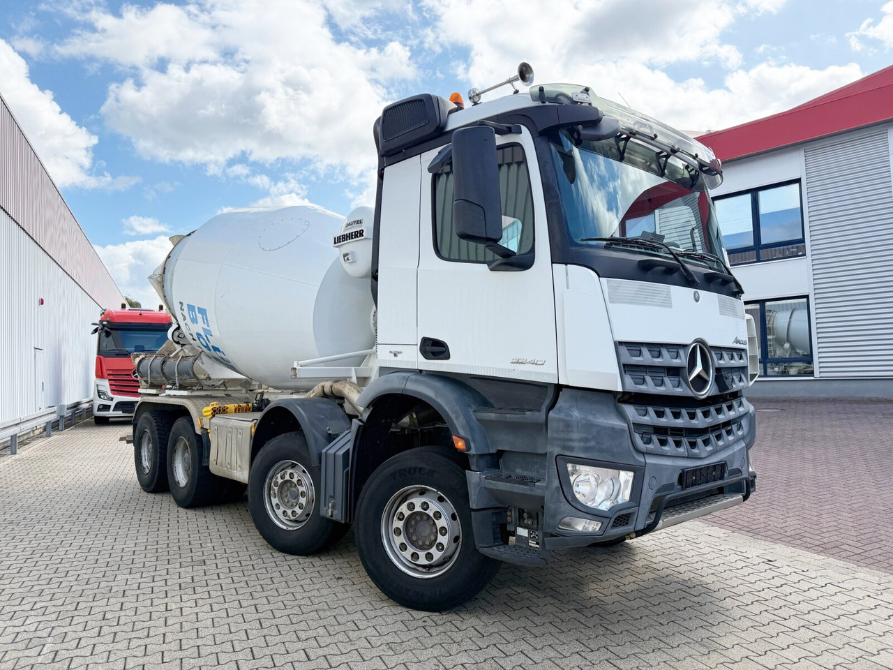 Camión hormigonera Mercedes-Benz Arocs 3240 8x4 Arocs 3240 8x4, 9 cbm Liebherr HTM 904 F: foto 9 Camión hormigonera Mercedes-Benz Arocs 3240 8x4 Arocs 3240 8x4, 9 cbm Liebherr HTM 904 F: foto 9