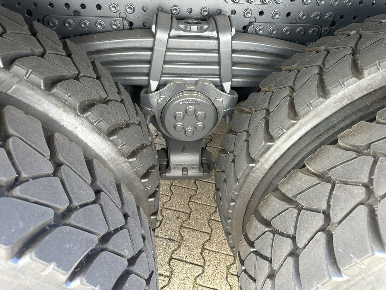 Mercedes-Benz Arocs 4142 K 8x4/4 Arocs 4142/45 K 8x4/4, Meiller Bordmatik links - Camión volquete: foto 3 Mercedes-Benz Arocs 4142 K 8x4/4 Arocs 4142/45 K 8x4/4, Meiller Bordmatik links - Camión volquete: foto 3