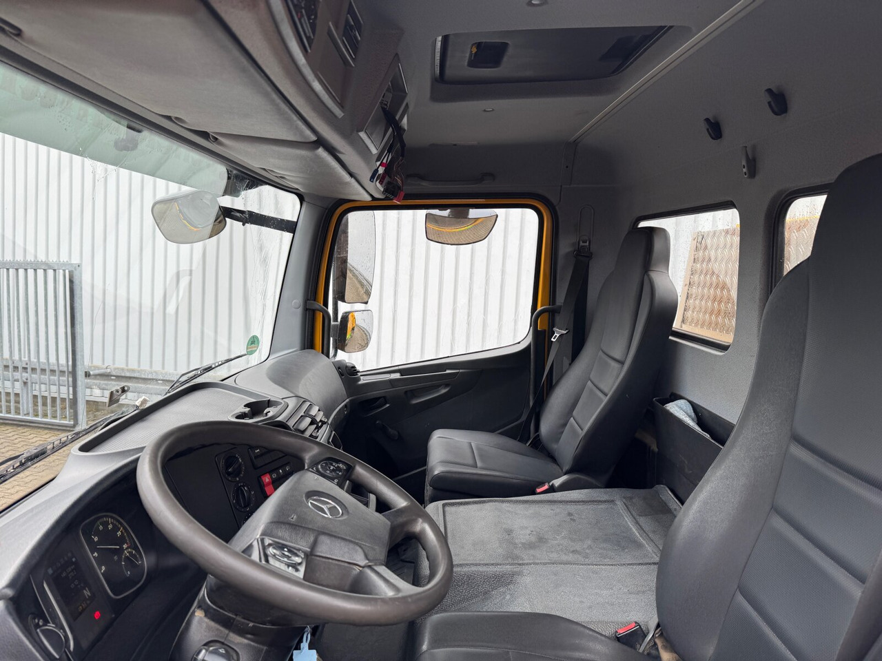 Mercedes-Benz Atego 1221 K 4x2 Atego 1221 K 4x2, 2x AHK - Camión volquete: foto 2 Mercedes-Benz Atego 1221 K 4x2 Atego 1221 K 4x2, 2x AHK - Camión volquete: foto 2