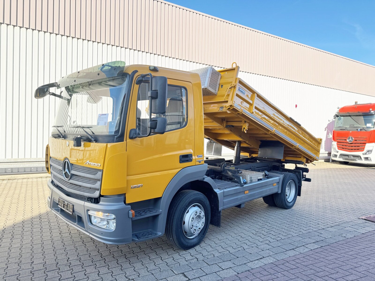 Mercedes-Benz Atego 1221 K 4x2 Atego 1221 K 4x2, 2x AHK - Camión volquete: foto 1 Mercedes-Benz Atego 1221 K 4x2 Atego 1221 K 4x2, 2x AHK - Camión volquete: foto 1