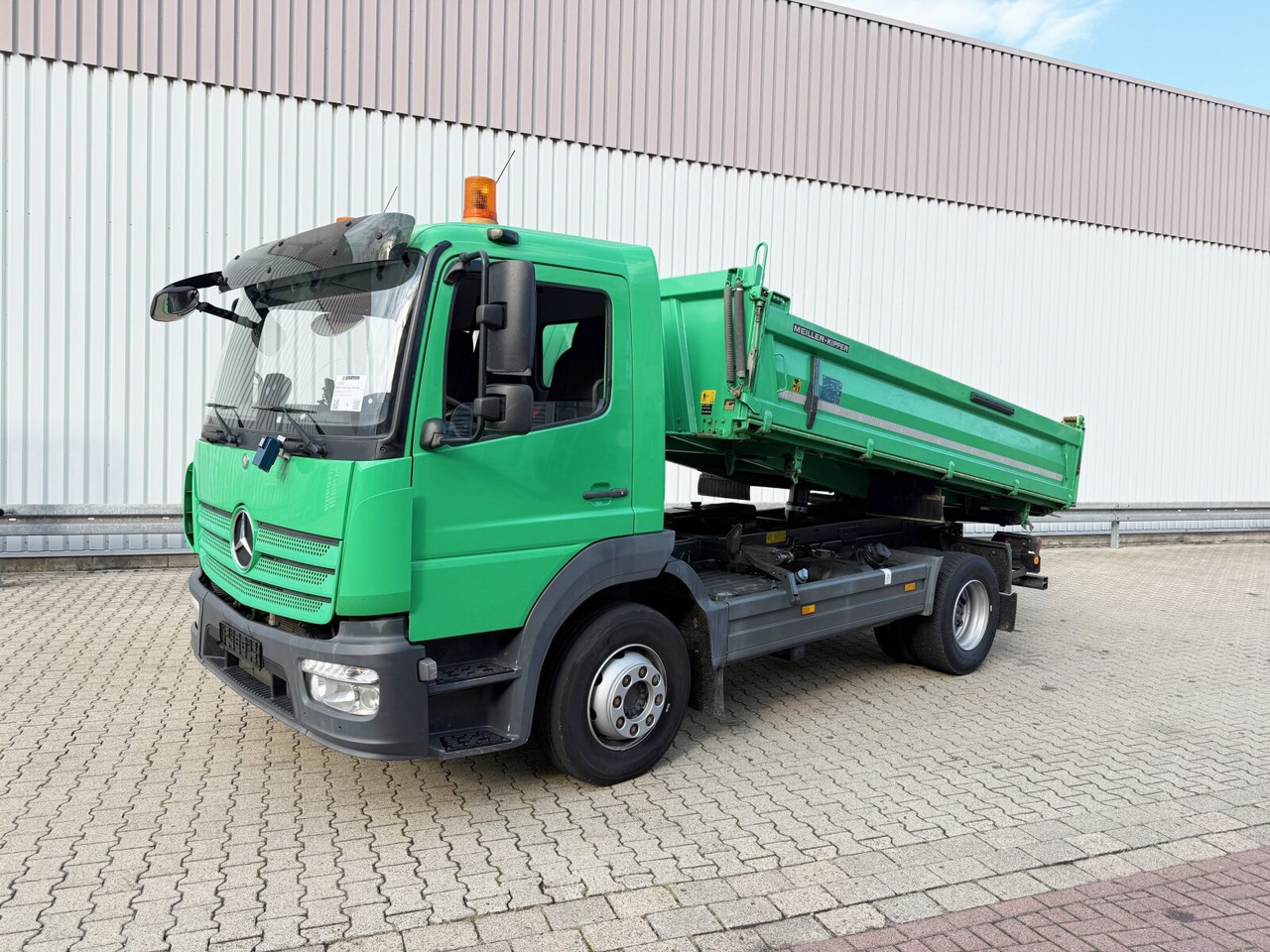 Mercedes-Benz Atego 1530 K 4x2 Atego 1530 K 4x2, 2x AHK - Camión volquete: foto 1 Mercedes-Benz Atego 1530 K 4x2 Atego 1530 K 4x2, 2x AHK - Camión volquete: foto 1