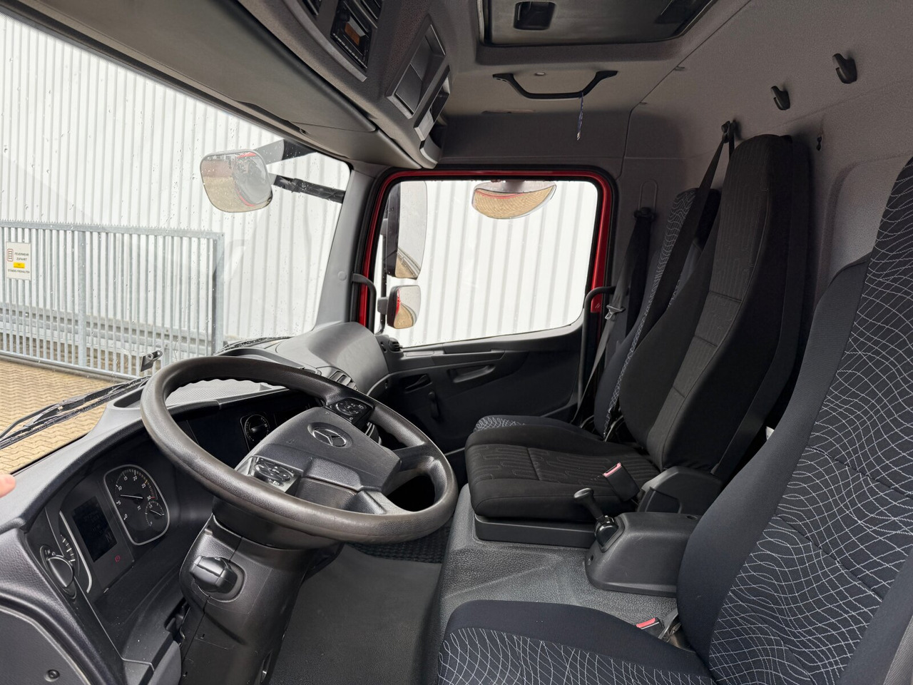 Mercedes-Benz Atego 818/23 LK 4x2 Atego 818/23 LK 4x2, 2x AHK - Camión volquete: foto 3 Mercedes-Benz Atego 818/23 LK 4x2 Atego 818/23 LK 4x2, 2x AHK - Camión volquete: foto 3