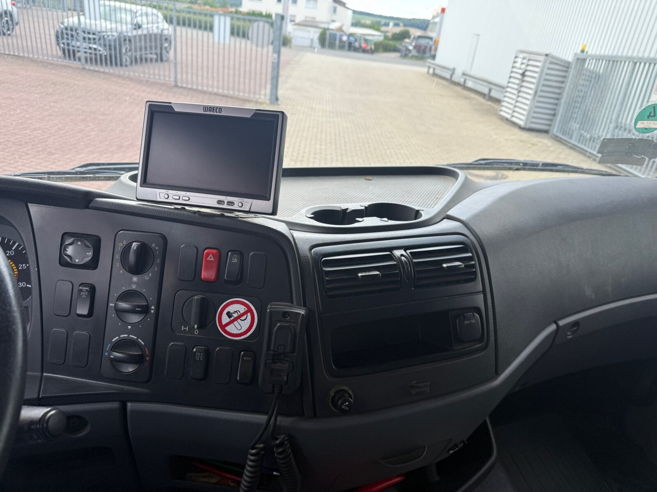 Mercedes-Benz Atego 818 L 4x2 Atego 818 L 4x2, Getränkekoffer, 2x AHK - Camión caja cerrada: foto 5 Mercedes-Benz Atego 818 L 4x2 Atego 818 L 4x2, Getränkekoffer, 2x AHK - Camión caja cerrada: foto 5