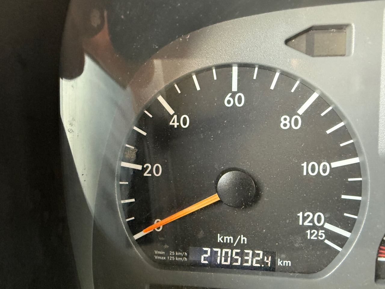 Mercedes-Benz Atego 818 L 4x2 Atego 818 L 4x2, Getränkekoffer, 2x AHK - Camión caja cerrada: foto 4 Mercedes-Benz Atego 818 L 4x2 Atego 818 L 4x2, Getränkekoffer, 2x AHK - Camión caja cerrada: foto 4