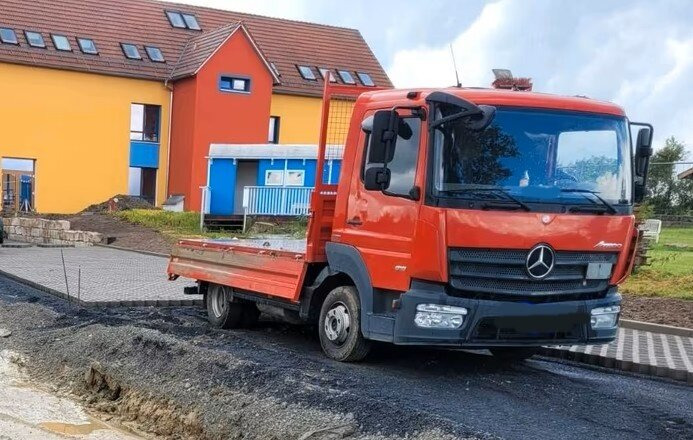 Mercedes-Benz Atego 818 LK 4x2 Atego 818 LK 4x2, 2x AHK - Camión volquete: foto 2 Mercedes-Benz Atego 818 LK 4x2 Atego 818 LK 4x2, 2x AHK - Camión volquete: foto 2