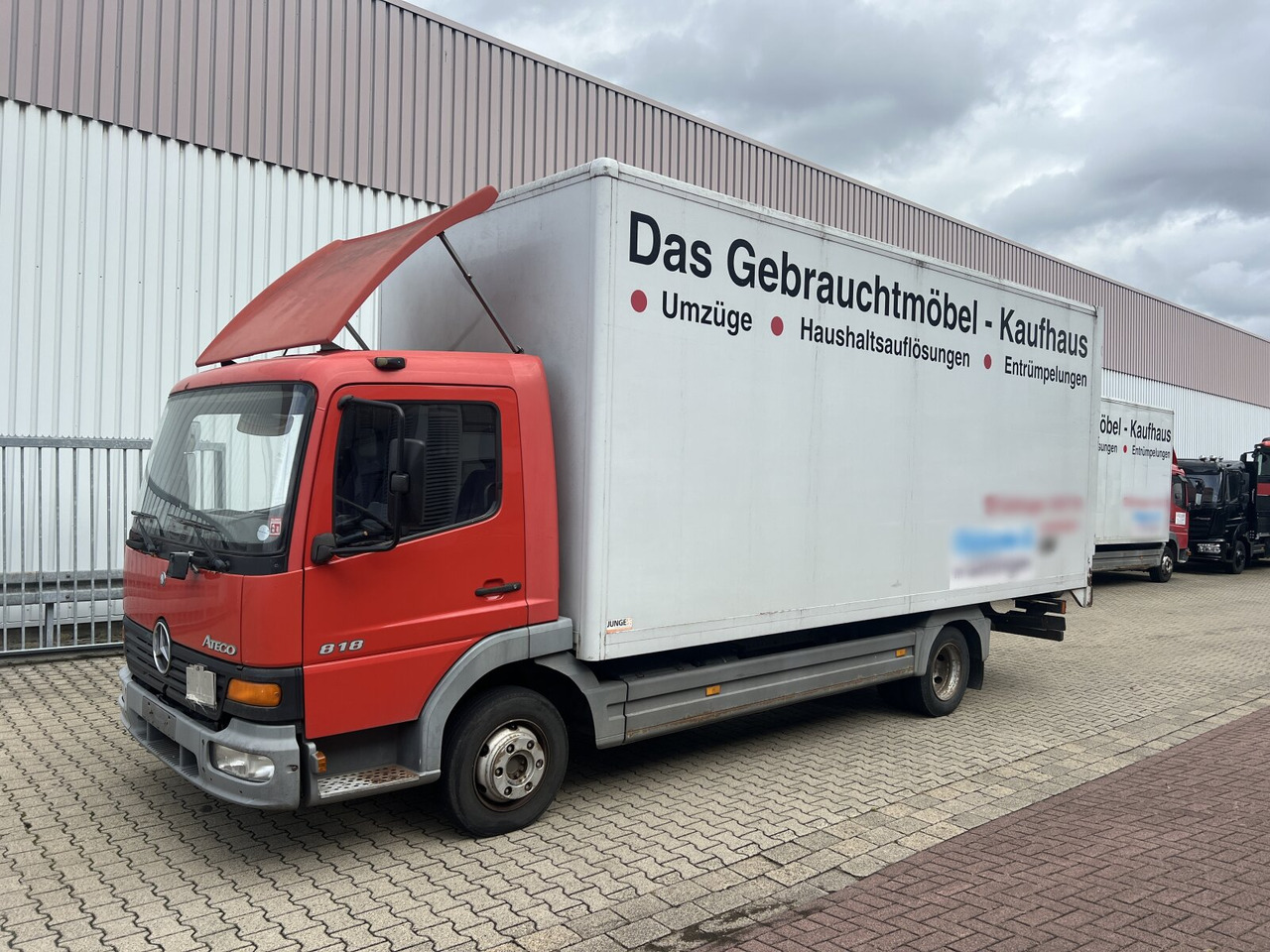 Mercedes-Benz Atego 818L 4x2 Atego 818L 4x2 - Camión caja cerrada: foto 1 Mercedes-Benz Atego 818L 4x2 Atego 818L 4x2 - Camión caja cerrada: foto 1