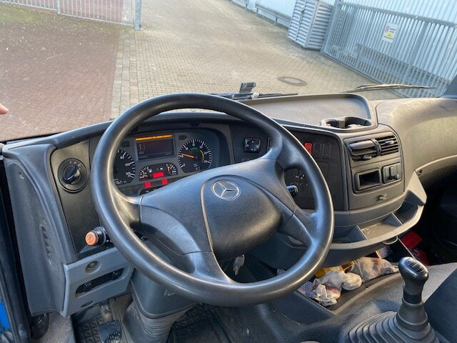 Foto del interior 2: Leasing de Mercedes-Benz Axor 1828 L 4x2 Axor 1828 L 4x2 mit Kran Palfinger PK 9501, Funk Mercedes-Benz Axor 1828 L 4x2 Axor 1828 L 4x2 mit Kran Palfinger PK 9501, Funk