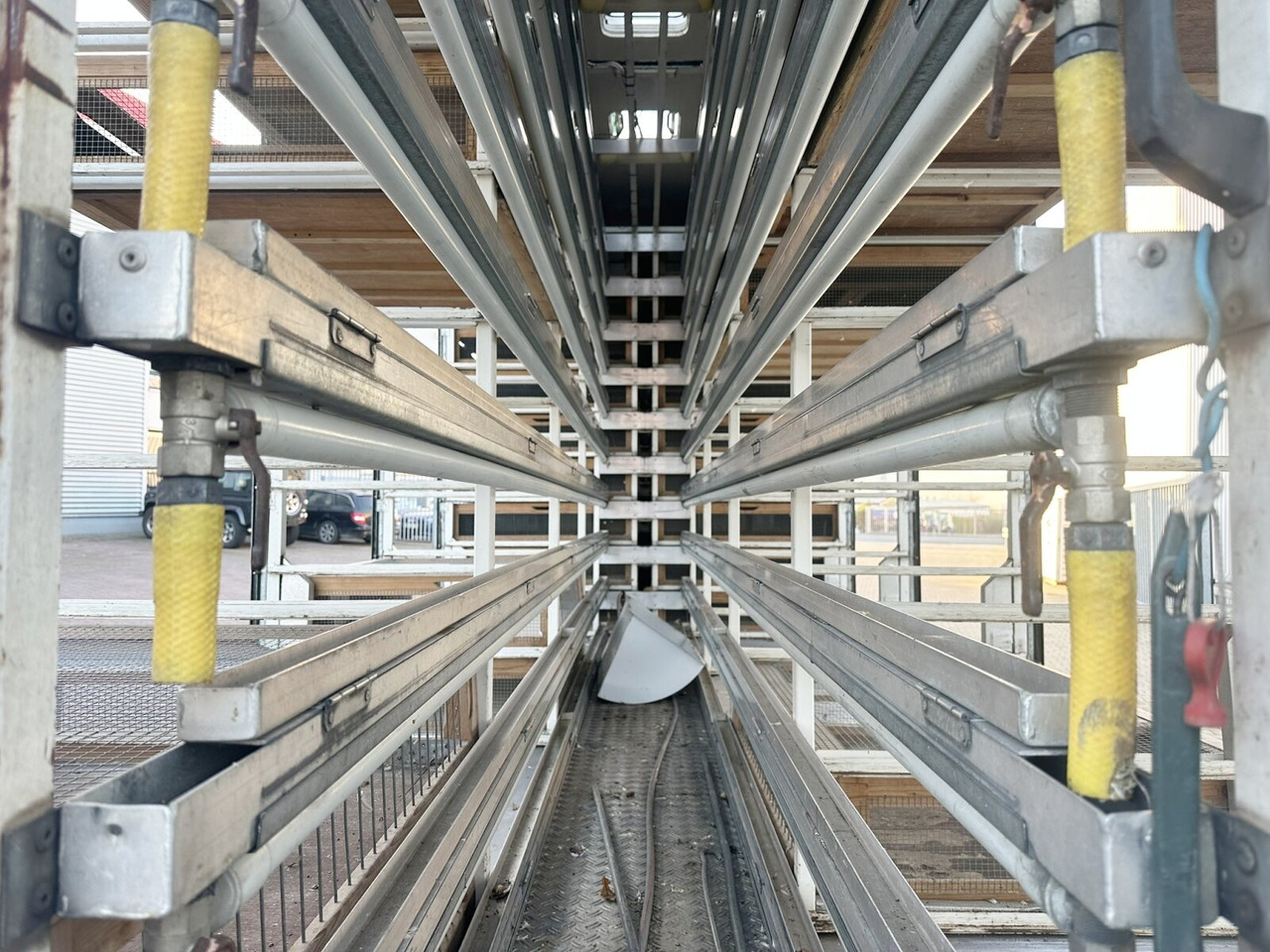 Mercedes-Benz LK 817 4x2 LK 817 4x2, Taubentransporter - Camión caja cerrada: foto 5 Mercedes-Benz LK 817 4x2 LK 817 4x2, Taubentransporter - Camión caja cerrada: foto 5