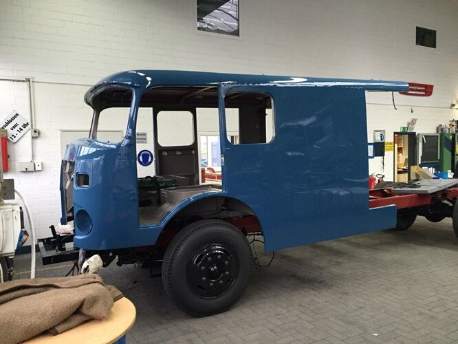 Camión portavehículos Mercedes-Benz - LP710/32 LF16V LP710/32, Autotransporter: foto 8 Camión portavehículos Mercedes-Benz - LP710/32 LF16V LP710/32, Autotransporter: foto 8