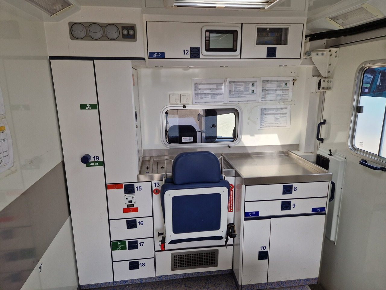 Ambulancia Mercedes-Benz Sprinter 516 CDI 4x2 Sprinter 516 CDI 4x2, Rettungswagen: foto 6