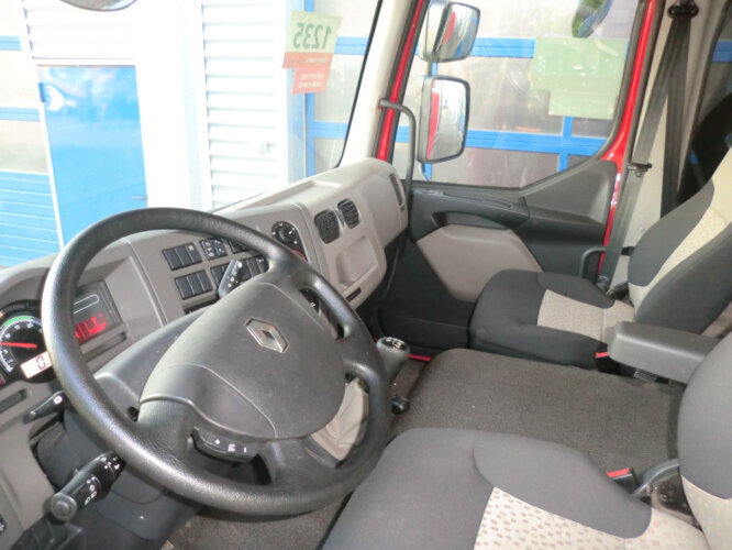 Foto del interior 1: Camión caja cerrada Renault Midlum 220 DXi 4x2