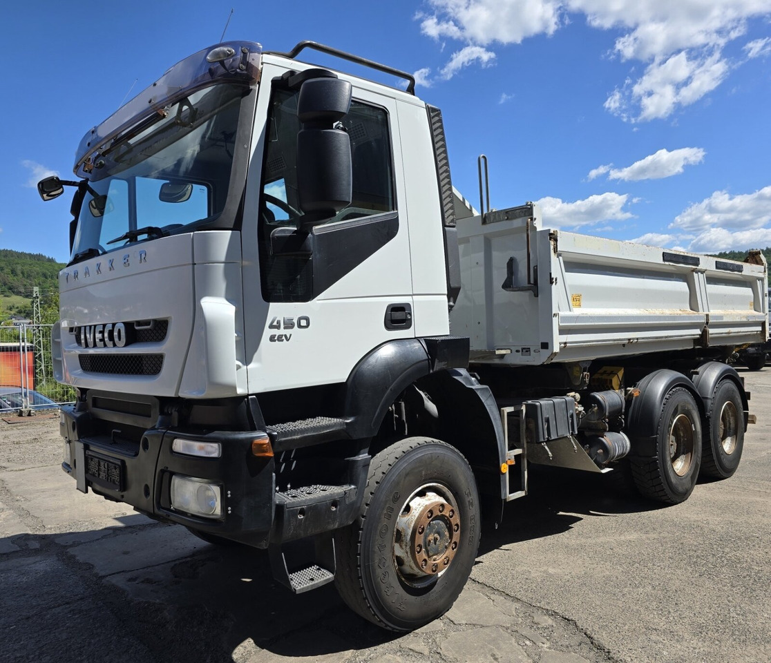 Trakker AD260T45W 6x6 Trakker AD260T45W 6x6 mit Bordmatik - Camión volquete: foto 1 Trakker AD260T45W 6x6 Trakker AD260T45W 6x6 mit Bordmatik - Camión volquete: foto 1