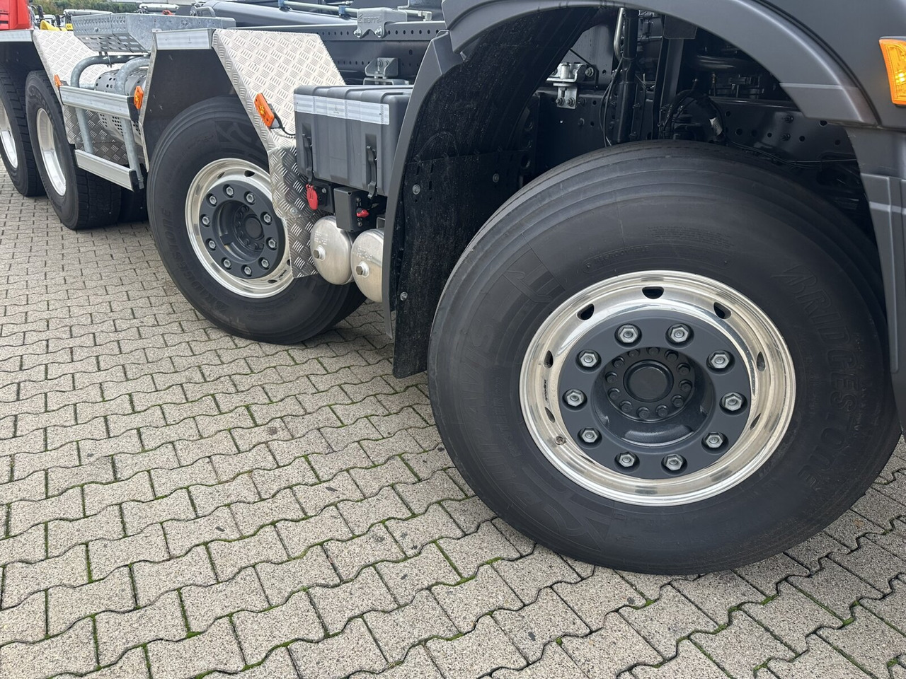 X-Way AD360X48Z 8x4 X-Way AD360X48Z 8x4, Motorabtrieb, Navi, Schub-Knick - Camión multibasculante: foto 5 X-Way AD360X48Z 8x4 X-Way AD360X48Z 8x4, Motorabtrieb, Navi, Schub-Knick - Camión multibasculante: foto 5