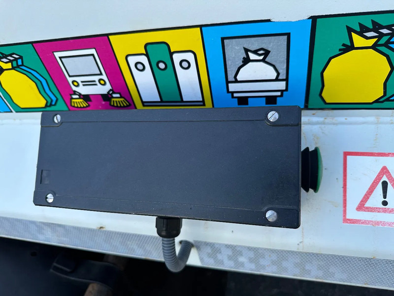 Camión de basura Renault Midlum 220 GARBAGE / MULL + SPRING / SPRING + 175.643 KM + EURO 5: foto 18