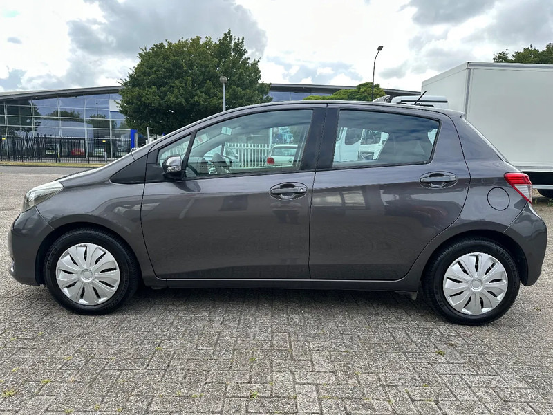 Toyota Yaris 1.4 D + NAVI + AIRCO + REAR CAMERA + APK / TUV + MARGE - Hatchback: foto 2 Toyota Yaris 1.4 D + NAVI + AIRCO + REAR CAMERA + APK / TUV + MARGE - Hatchback: foto 2