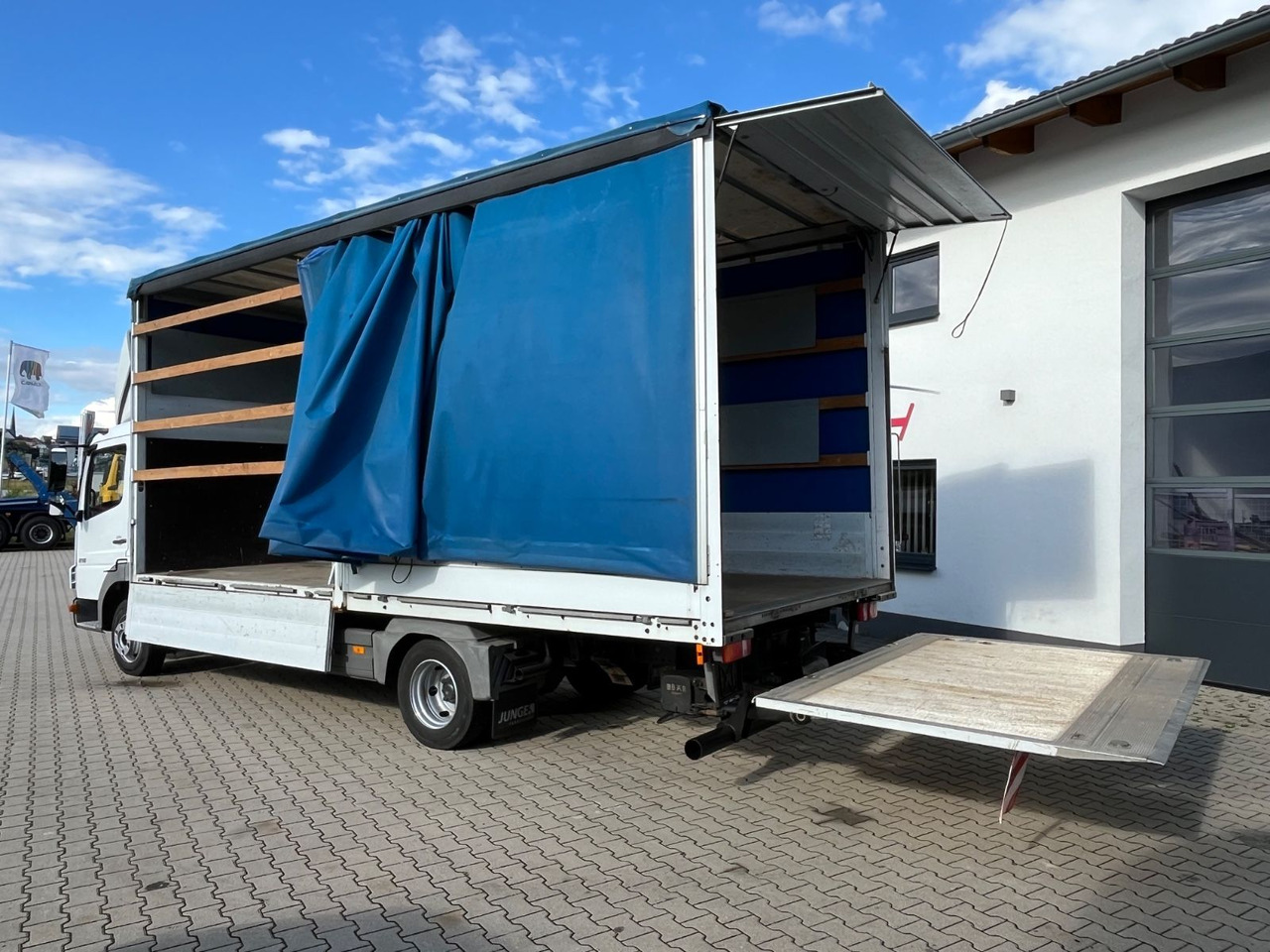 Furgoneta con lona Mercedes-Benz Atego 818 Klima Sperre 74100KM 2,70 Ladehöhe: foto 7 Furgoneta con lona Mercedes-Benz Atego 818 Klima Sperre 74100KM 2,70 Ladehöhe: foto 7