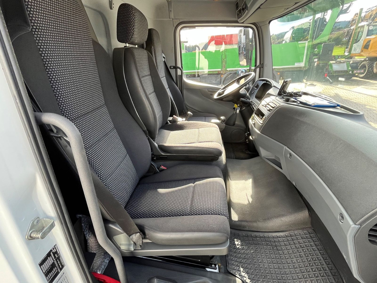 Furgoneta con lona Mercedes-Benz Atego 818 Klima Sperre 74100KM 2,70 Ladehöhe: foto 9 Furgoneta con lona Mercedes-Benz Atego 818 Klima Sperre 74100KM 2,70 Ladehöhe: foto 9