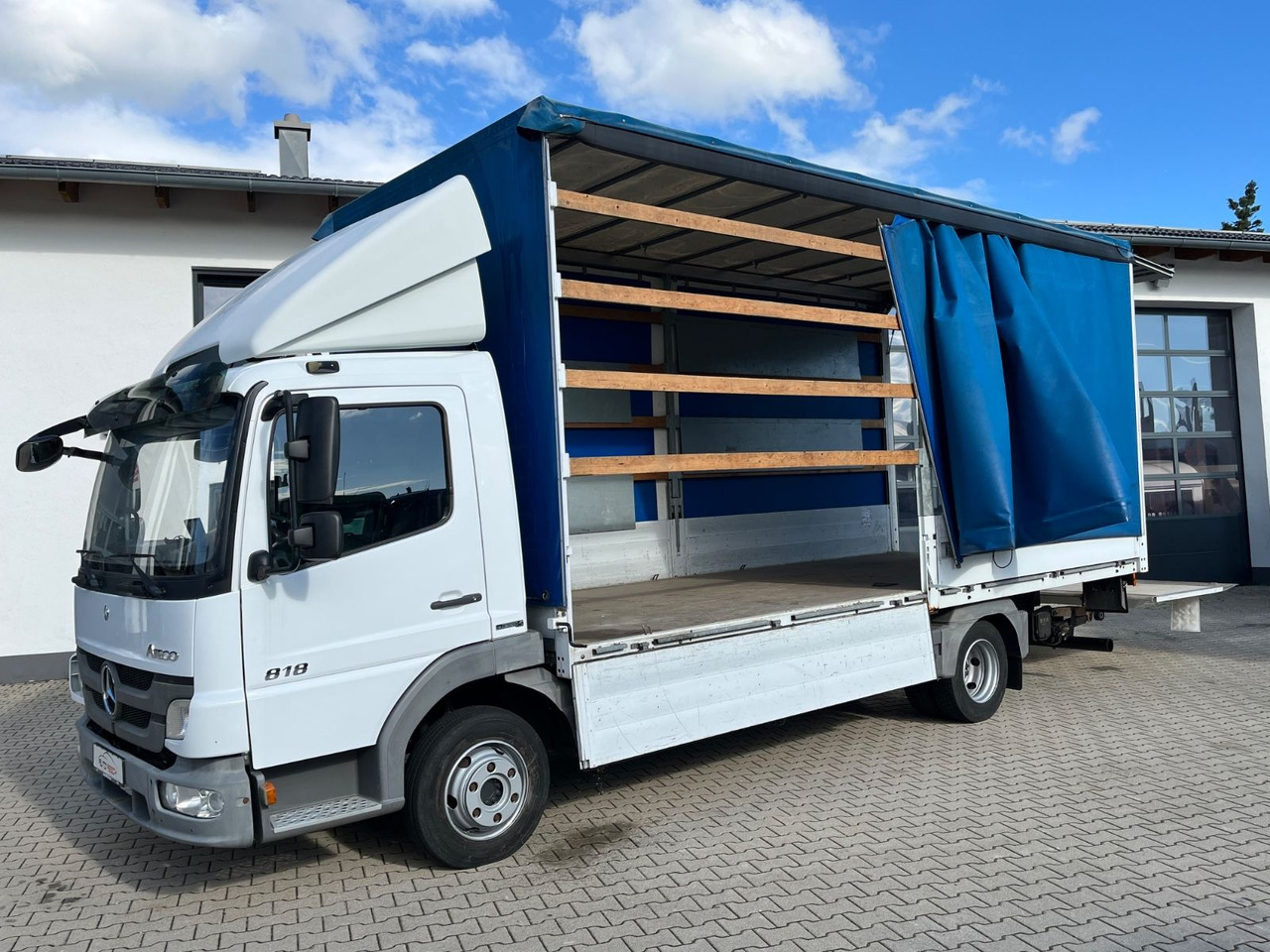 Furgoneta con lona Mercedes-Benz Atego 818 Klima Sperre 74100KM 2,70 Ladehöhe: foto 6 Furgoneta con lona Mercedes-Benz Atego 818 Klima Sperre 74100KM 2,70 Ladehöhe: foto 6