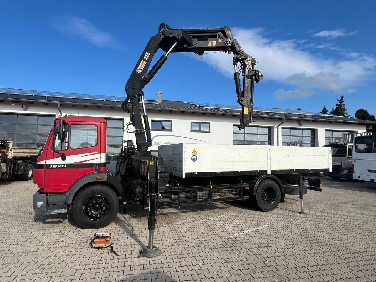 Mercedes-Benz SK 1820 mit HIAB 215-5 mit Jib und Winde - Camión caja abierta, Camión grúa: foto 3 Mercedes-Benz SK 1820 mit HIAB 215-5 mit Jib und Winde - Camión caja abierta, Camión grúa: foto 3
