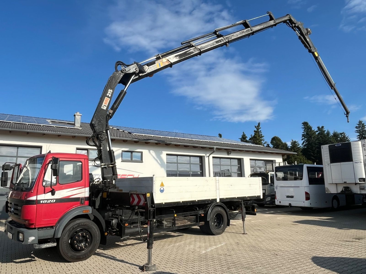 Mercedes-Benz SK 1820 mit HIAB 215-5 mit Jib und Winde - Camión caja abierta, Camión grúa: foto 1 Mercedes-Benz SK 1820 mit HIAB 215-5 mit Jib und Winde - Camión caja abierta, Camión grúa: foto 1