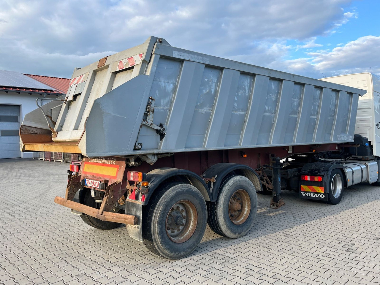 Schwarzmüller 2 Achs Alu Kippmulde Trommelbremse - Semirremolque volquete: foto 5 Schwarzmüller 2 Achs Alu Kippmulde Trommelbremse - Semirremolque volquete: foto 5