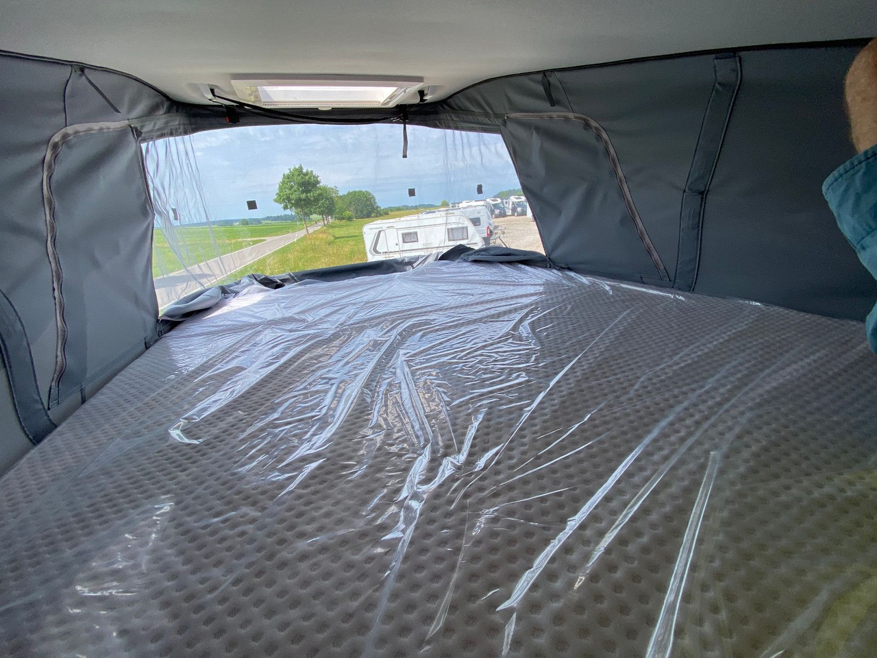 Cámper ROADfans Hopper 600 mit Aufstelldach, Automatik, Combi 4D: foto 12 Cámper ROADfans Hopper 600 mit Aufstelldach, Automatik, Combi 4D: foto 12