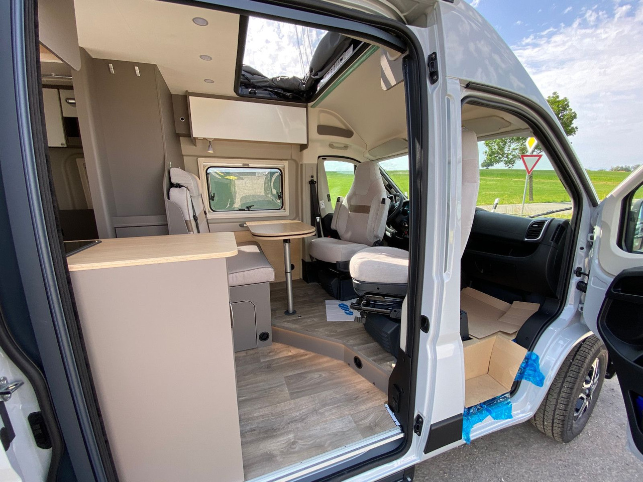 Cámper ROADfans Hopper 600 mit Aufstelldach, Automatik, Combi 4D: foto 17 Cámper ROADfans Hopper 600 mit Aufstelldach, Automatik, Combi 4D: foto 17