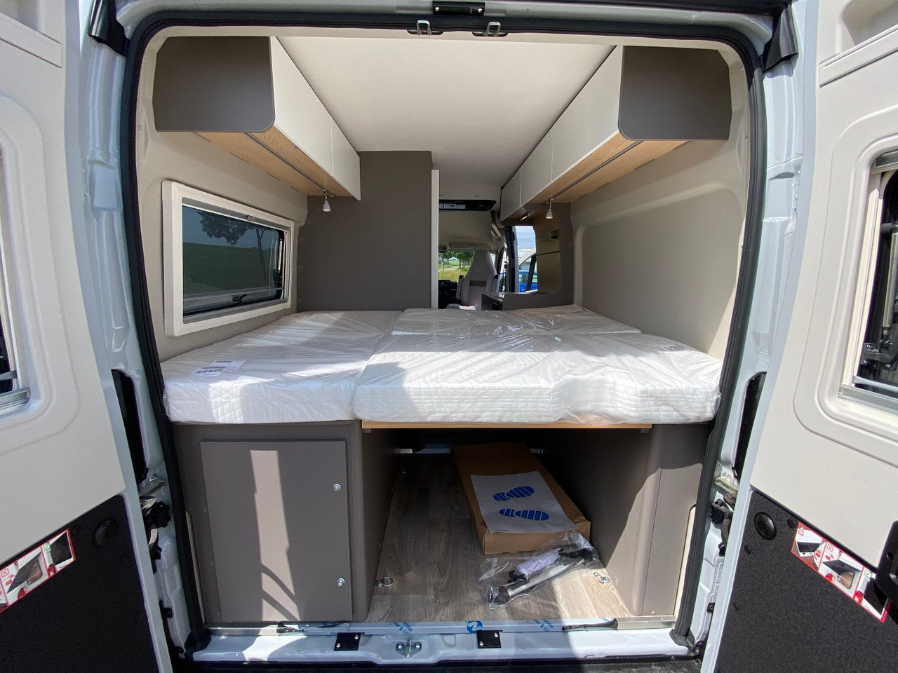 Cámper ROADfans Hopper 600 mit Aufstelldach, Automatik, Combi 4D: foto 13 Cámper ROADfans Hopper 600 mit Aufstelldach, Automatik, Combi 4D: foto 13