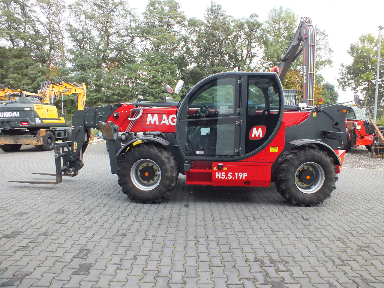 MAGNI TH5,5.19P - Cargadora de ruedas telescópica para Maquinaria de construcción: foto 2 MAGNI TH5,5.19P - Cargadora de ruedas telescópica para Maquinaria de construcción: foto 2