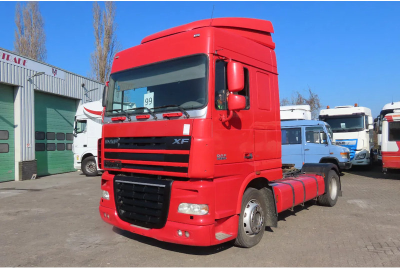 DAF XF 105.460 2 beds, 2 tanks - Cabeza tractora: foto 2 DAF XF 105.460 2 beds, 2 tanks - Cabeza tractora: foto 2