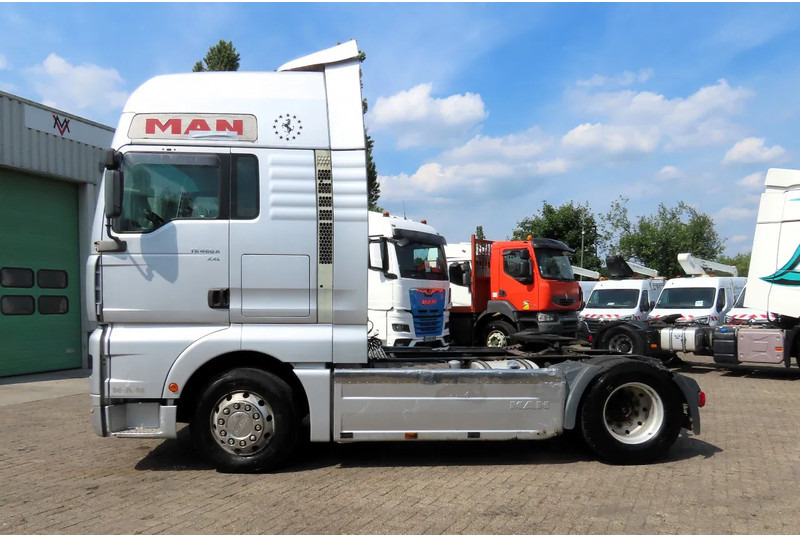 MAN TGA 18.460 Manual diesel pomp! ROYAL TRUCK! - Cabeza tractora: foto 4 MAN TGA 18.460 Manual diesel pomp! ROYAL TRUCK! - Cabeza tractora: foto 4