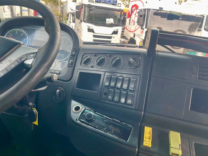 Cabeza tractora MAN TGA 26.480 Manual 6x2, PTO/ Hydrauliek: foto 11 Cabeza tractora MAN TGA 26.480 Manual 6x2, PTO/ Hydrauliek: foto 11