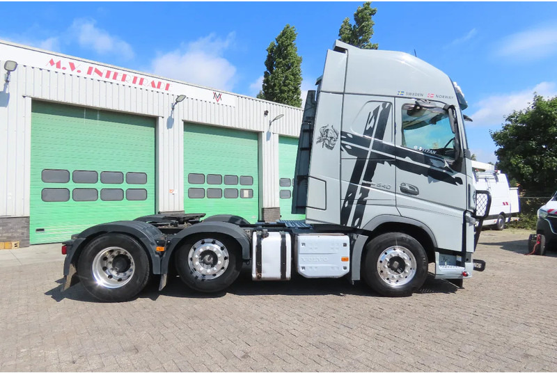 Volvo FH 540 YV2RT60C7JB843586 , EURO6, 2 tanks, 2 beds, 6x2 - Cabeza tractora: foto 4 Volvo FH 540 YV2RT60C7JB843586 , EURO6, 2 tanks, 2 beds, 6x2 - Cabeza tractora: foto 4