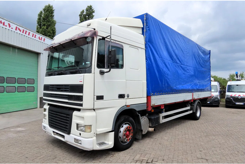 DAF XF 95.430 Manual diesel injection! Manual gearbox! - Camión lona: foto 2 DAF XF 95.430 Manual diesel injection! Manual gearbox! - Camión lona: foto 2