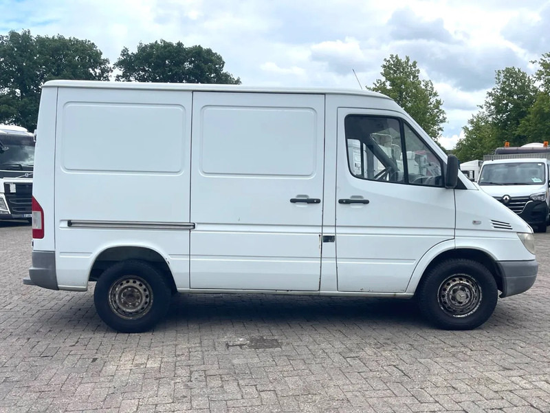 Mercedes-Benz Sprinter 208 3 seats. Very good bus! 100% engine and gearbox! France use - Furgón: foto 2 Mercedes-Benz Sprinter 208 3 seats. Very good bus! 100% engine and gearbox! France use - Furgón: foto 2