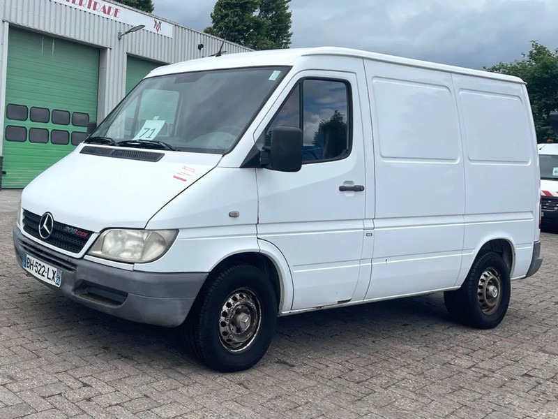 Mercedes-Benz Sprinter 208 3 seats. Very good bus! 100% engine and gearbox! France use - Furgón: foto 4 Mercedes-Benz Sprinter 208 3 seats. Very good bus! 100% engine and gearbox! France use - Furgón: foto 4