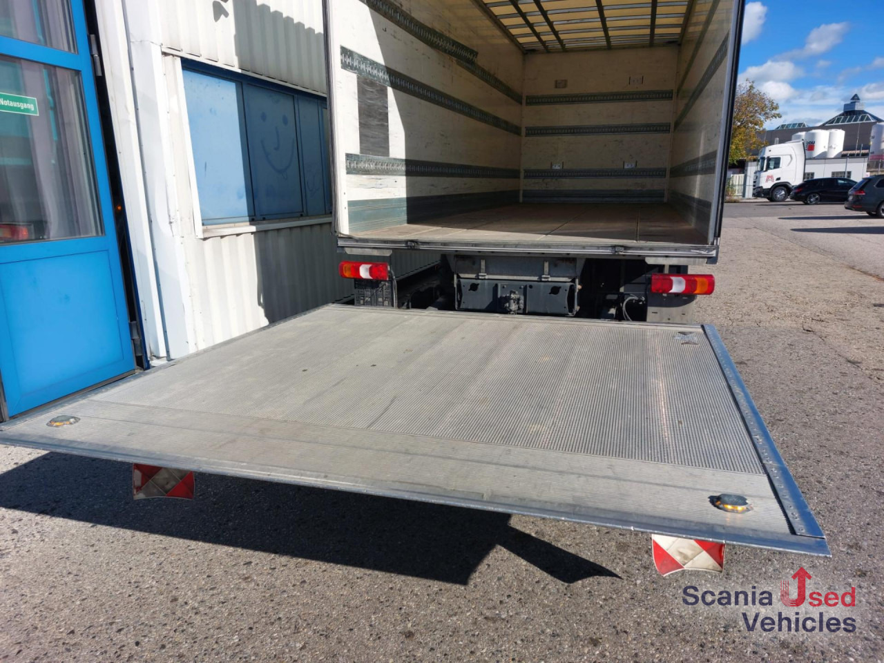 MERCEDES-BENZ Atego 1221 L Koffer Ladebordwand - Camión caja cerrada: foto 5 MERCEDES-BENZ Atego 1221 L Koffer Ladebordwand - Camión caja cerrada: foto 5