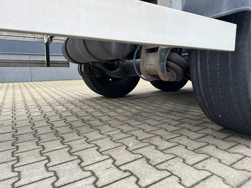 Semirremolque portacontenedore/ Intercambiable Burg 20FT ADR (EX/II, EX/III, FL, AT) Chassis, Empty weight : 3.690kg, SAF INTRADISC, 2x Liftaxle, NL-chassis: foto 14 Semirremolque portacontenedore/ Intercambiable Burg 20FT ADR (EX/II, EX/III, FL, AT) Chassis, Empty weight : 3.690kg, SAF INTRADISC, 2x Liftaxle, NL-chassis: foto 14
