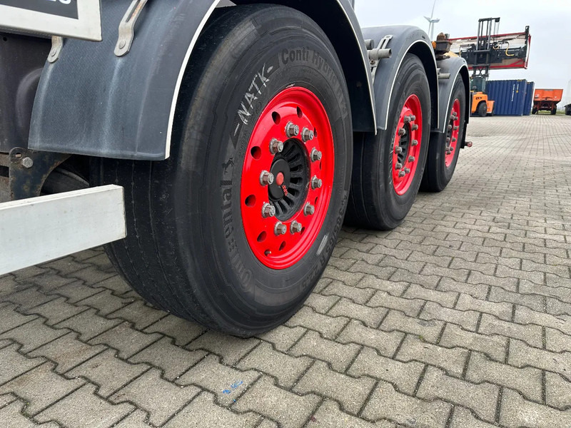 Semirremolque portacontenedore/ Intercambiable Burg 20FT ADR (EX/II, EX/III, FL, AT) Chassis, Empty weight : 3.690kg, SAF INTRADISC, 2x Liftaxle, NL-chassis: foto 16 Semirremolque portacontenedore/ Intercambiable Burg 20FT ADR (EX/II, EX/III, FL, AT) Chassis, Empty weight : 3.690kg, SAF INTRADISC, 2x Liftaxle, NL-chassis: foto 16