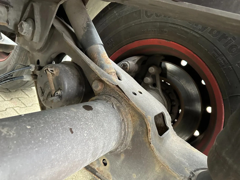 Semirremolque portacontenedore/ Intercambiable Burg 20FT ADR (EX/II, EX/III, FL, AT) Chassis, Empty weight : 3.690kg, SAF INTRADISC, 2x Liftaxle, NL-chassis: foto 19 Semirremolque portacontenedore/ Intercambiable Burg 20FT ADR (EX/II, EX/III, FL, AT) Chassis, Empty weight : 3.690kg, SAF INTRADISC, 2x Liftaxle, NL-chassis: foto 19