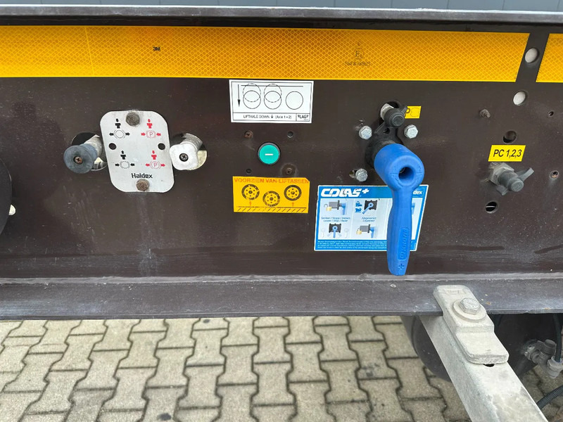 Semirremolque portacontenedore/ Intercambiable Burg 20FT ADR (EX/II, EX/III, FL, AT) Chassis, Empty weight : 3.690kg, SAF INTRADISC, 2x Liftaxle, NL-chassis: foto 12 Semirremolque portacontenedore/ Intercambiable Burg 20FT ADR (EX/II, EX/III, FL, AT) Chassis, Empty weight : 3.690kg, SAF INTRADISC, 2x Liftaxle, NL-chassis: foto 12