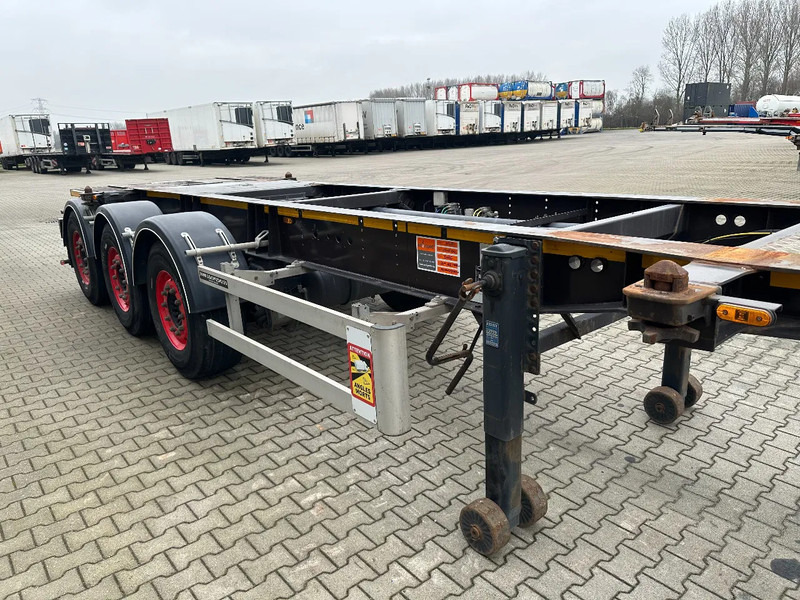 Semirremolque portacontenedore/ Intercambiable Burg 20FT ADR (EX/II, EX/III, FL, AT) Chassis, Empty weight : 3.690kg, SAF INTRADISC, 2x Liftaxle, NL-chassis: foto 8 Semirremolque portacontenedore/ Intercambiable Burg 20FT ADR (EX/II, EX/III, FL, AT) Chassis, Empty weight : 3.690kg, SAF INTRADISC, 2x Liftaxle, NL-chassis: foto 8