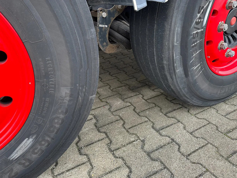 Semirremolque portacontenedore/ Intercambiable Burg 20FT ADR (EX/II, EX/III, FL, AT) Chassis, Empty weight : 3.690kg, SAF INTRADISC, 2x Liftaxle, NL-chassis: foto 15 Semirremolque portacontenedore/ Intercambiable Burg 20FT ADR (EX/II, EX/III, FL, AT) Chassis, Empty weight : 3.690kg, SAF INTRADISC, 2x Liftaxle, NL-chassis: foto 15