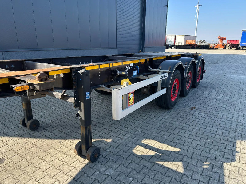 Semirremolque portacontenedore/ Intercambiable Burg 20FT ADR (EX/II, EX/III, FL, AT), empty weight: 3.690kg, SAF INTRADISC, 2x liftaxle, ALCOA, NL-Chassis: foto 14 Semirremolque portacontenedore/ Intercambiable Burg 20FT ADR (EX/II, EX/III, FL, AT), empty weight: 3.690kg, SAF INTRADISC, 2x liftaxle, ALCOA, NL-Chassis: foto 14