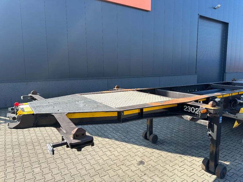 Semirremolque portacontenedore/ Intercambiable Burg 20FT ADR (EX/II, EX/III, FL, AT), empty weight: 3.690kg, SAF INTRADISC, 2x liftaxle, ALCOA, NL-Chassis: foto 15 Semirremolque portacontenedore/ Intercambiable Burg 20FT ADR (EX/II, EX/III, FL, AT), empty weight: 3.690kg, SAF INTRADISC, 2x liftaxle, ALCOA, NL-Chassis: foto 15