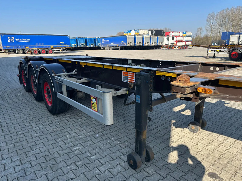 Semirremolque portacontenedore/ Intercambiable Burg 20FT ADR (EX/II, EX/III, FL, AT), empty weight: 3.690kg, SAF INTRADISC, 2x liftaxle, ALCOA, NL-Chassis: foto 12 Semirremolque portacontenedore/ Intercambiable Burg 20FT ADR (EX/II, EX/III, FL, AT), empty weight: 3.690kg, SAF INTRADISC, 2x liftaxle, ALCOA, NL-Chassis: foto 12